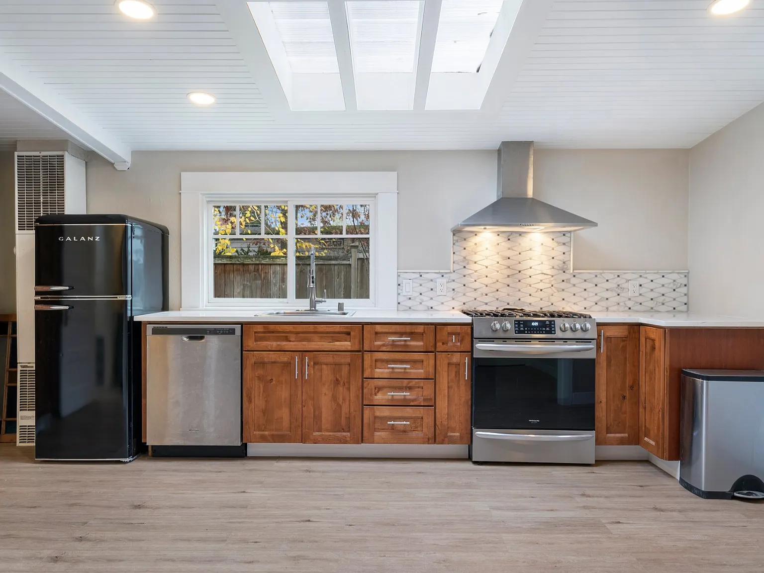 1 bed, 850 sqft, $1,950 — Photo 4