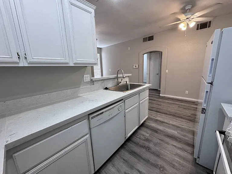 2201 Ramsgate Dr #315 — Photo 6
