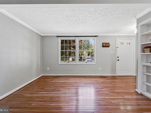 5th image of 6365 Generals Ct