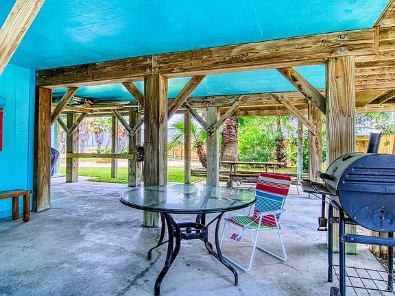 3rd image of 614 Dolphin Cir