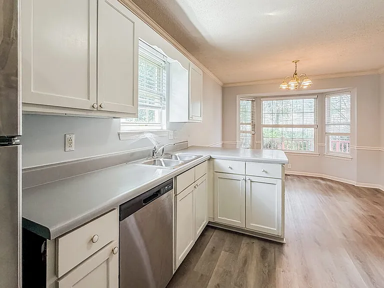 608 Winthrop Ave — Photo 6