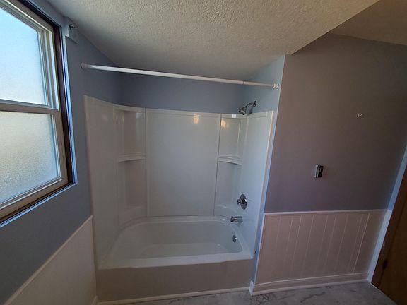 4th image of 2405 Saratoga Dr