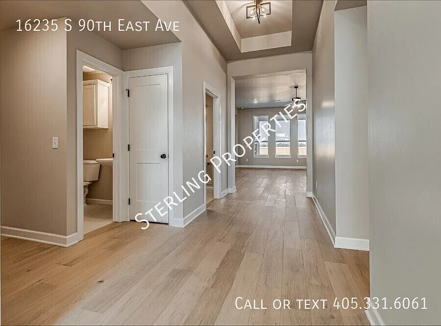 4 bed, 2.5 bath, 2402 sqft, $2,995 — Photo 4