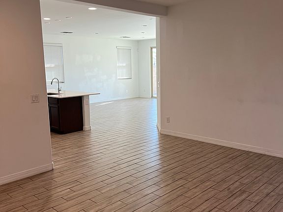 4th image of 9151 W Glenrosa Ave