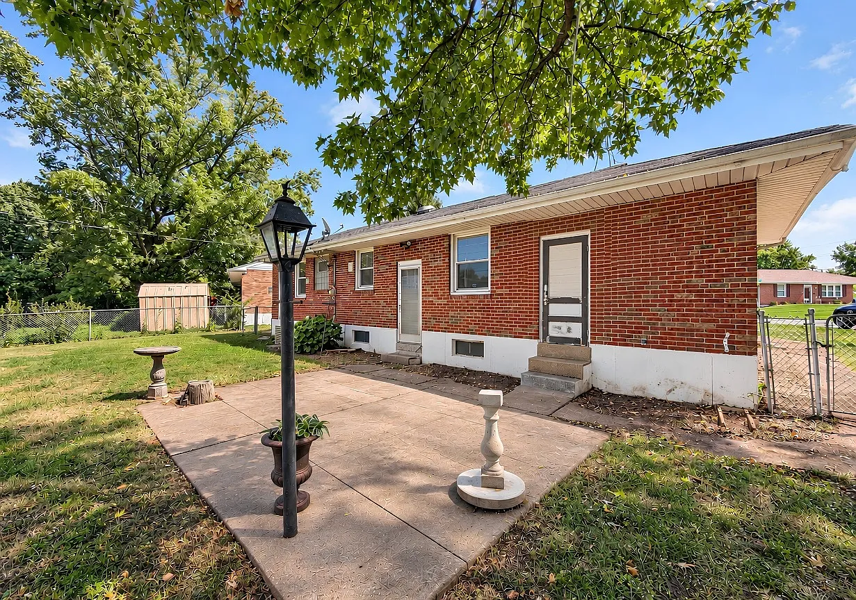 1277 Waldorf Dr — Photo 4
