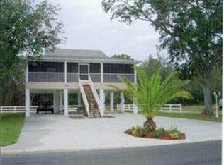 7055 Porpoise St, Weeki Wachee, FL 34607