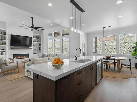 4th image of 710 E Mountain Rd N