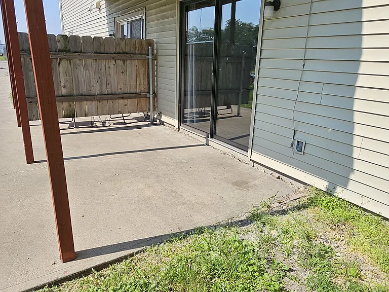 702 Sherbrooke Dr #4 — Photo 14