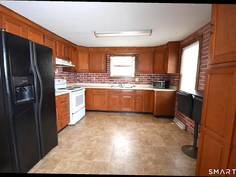 1129 E Route 169 — Photo 5