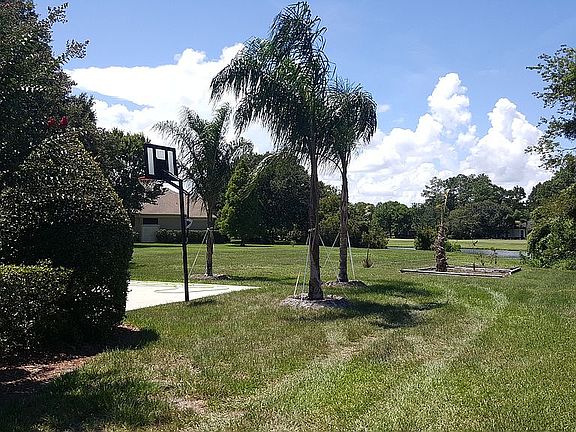 4th image of 1642 Colonial Dr