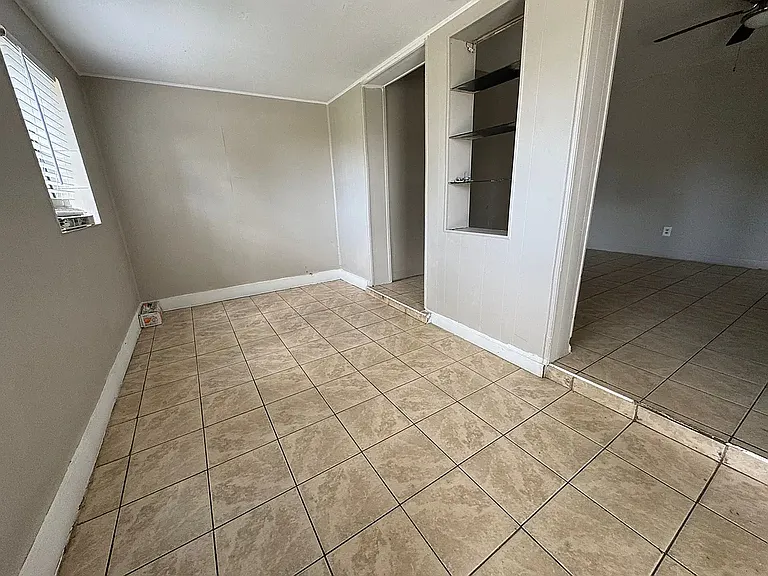 2233 E Magnolia St — Photo 3