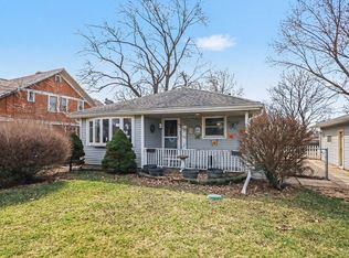 900 Old Indian Trl, Aurora, IL 60506