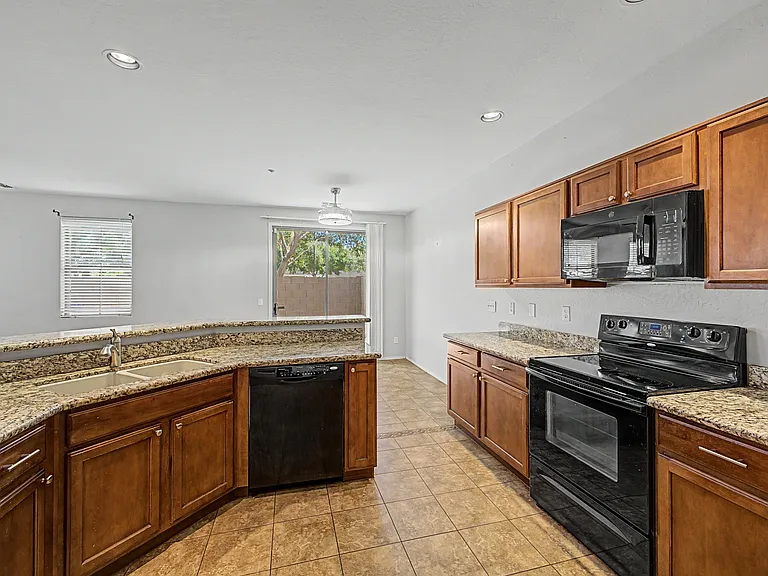 1250 S Rialto St #7 — Photo 34