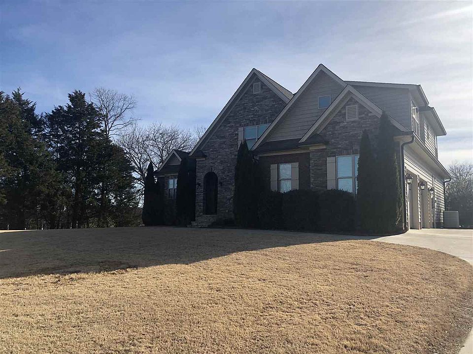 1st image of 410 Willow Creek Cv NE