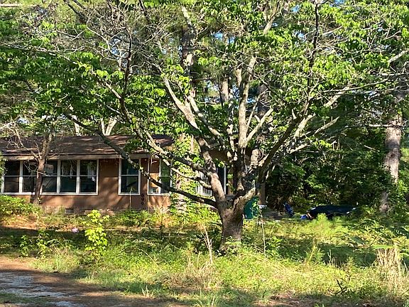 2nd image of 699 1/2 Middle St