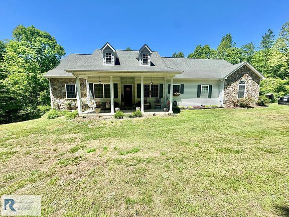3rd image of 990 McGinnis Ln