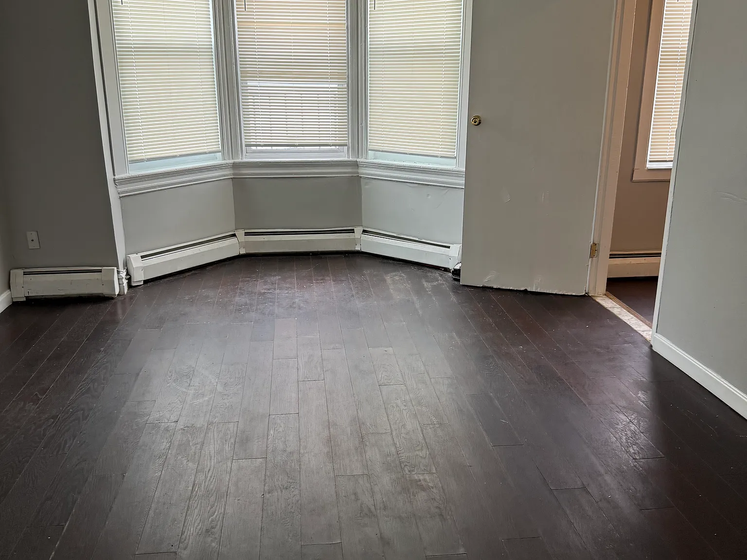 3 bed, 1150 sqft, $2,095 — Photo 2