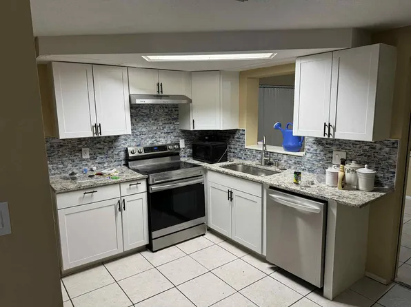 3628 Oxford Dr, Holiday, FL 34691