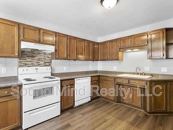 5th image of 112 Lomond Ln