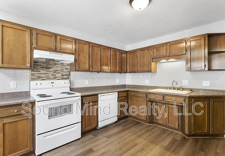 112 Lomond Ln — Photo 5