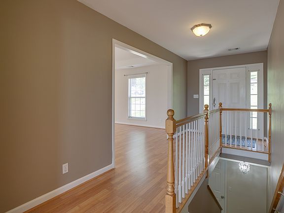 5th image of 206 Saint Martins Ln