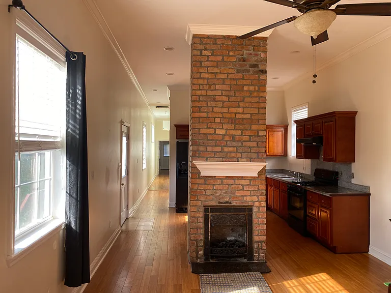 618 Deslonde St — Photo 2