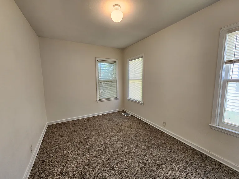 615 Kirkwood Ave — Photo 4