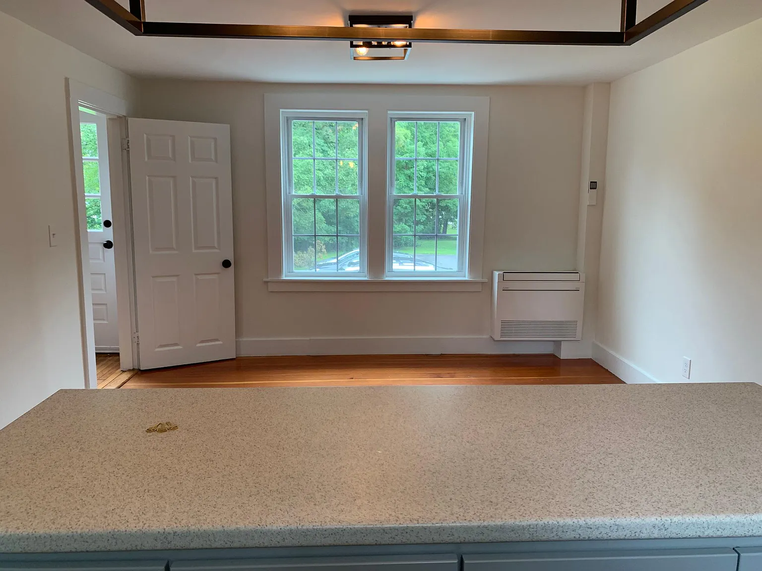 3 bed, 1200 sqft, $2,995 — Photo 3