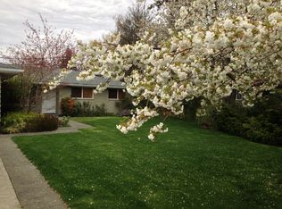 8423 Madrona Ln, Edmonds, WA 98026