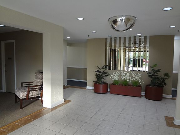 3rd image of 5450 Astor Ln Unit 312