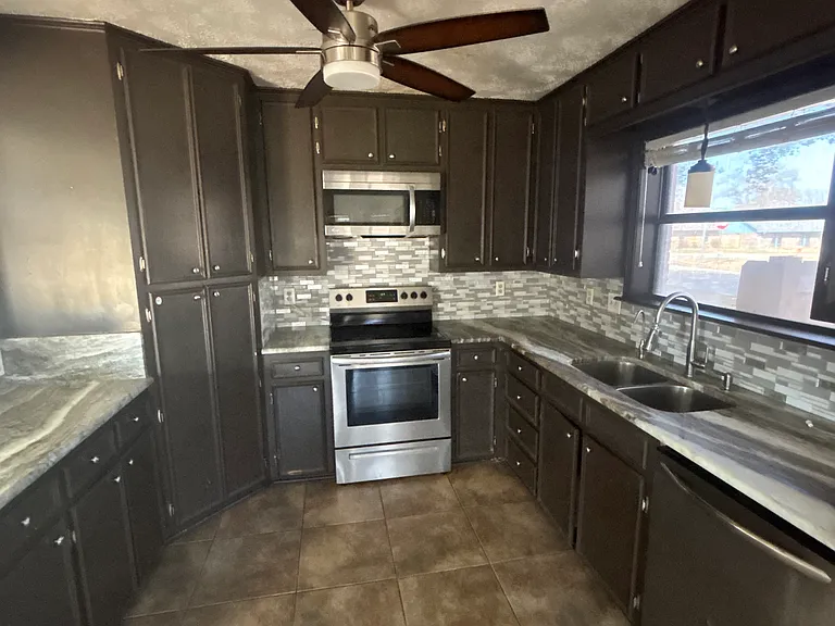 1220 Haley Pl — Photo 7