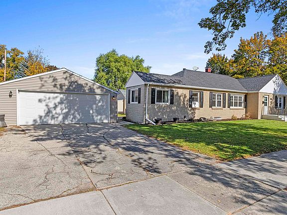3rd image of 1132 Minahan St