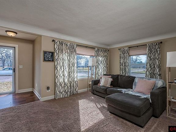 3rd image of 202 Weaver St