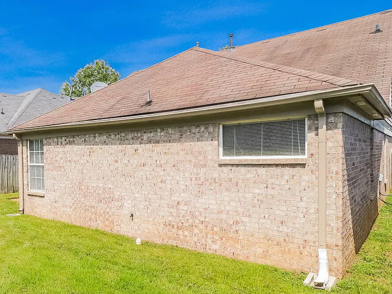 2811 Misty Bay Dr — Photo 17