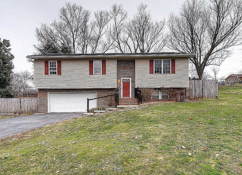 1st image of 404 Foxcroft Dr