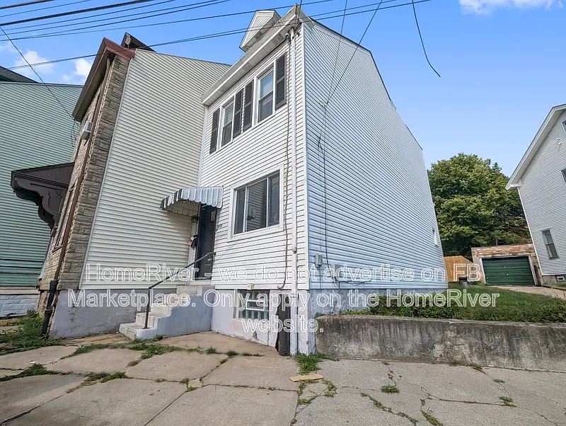 3 bed, 1.0 bath, 812 sqft, $1,500 — Photo 2