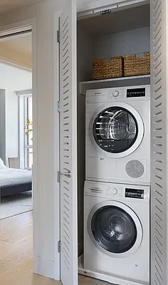 Rented by Manhattan Realty Group | media 28