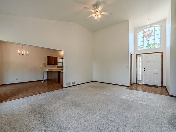3rd image of 204 Magnolia Dr