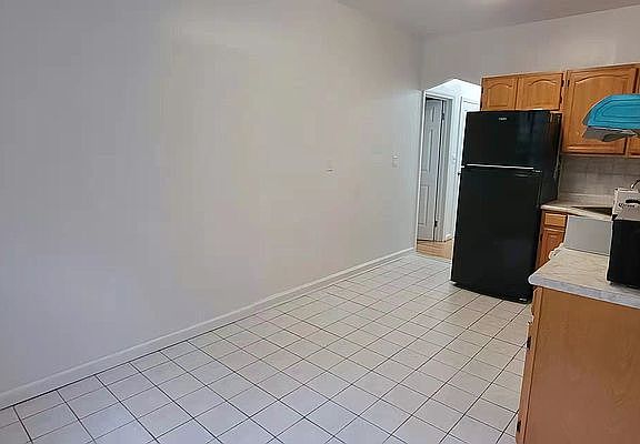 4th image of 162-14 Booth Meml Ave #2