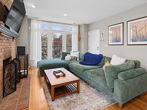 3rd image of 1020 N Mozart St APT 2