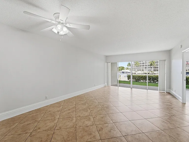 1427 E Hillsboro Blvd #123 — Photo 8