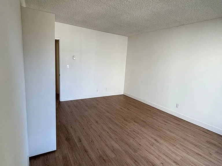 2439 Chelsea Pl — Photo 19