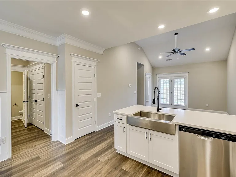 1122 Jolly Ln — Photo 11