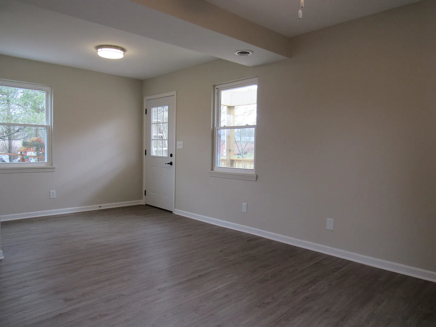 Remodeled 2 bed, 1.5 bath single family home — Photo 4