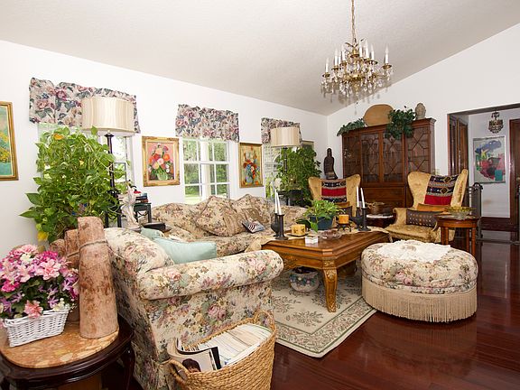 3rd image of 670 Forest Ln