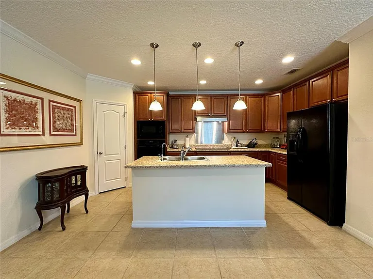2115 Waseca Ln — Photo 6