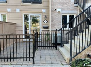 4975 Southampton Dr #315, Mississauga, ON L5M 8C9