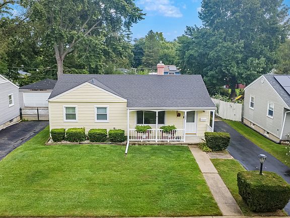 3rd image of 133 N Ridgemoor Ave