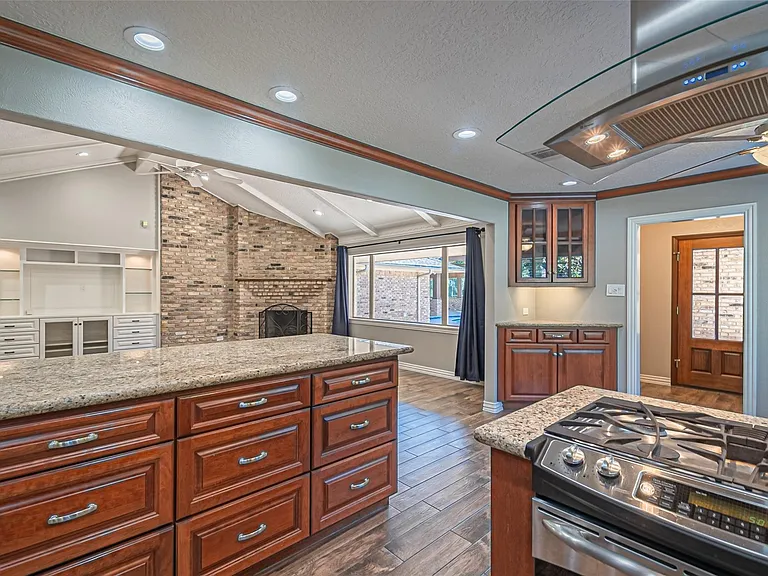 17615 Swansbury Dr — Photo 18