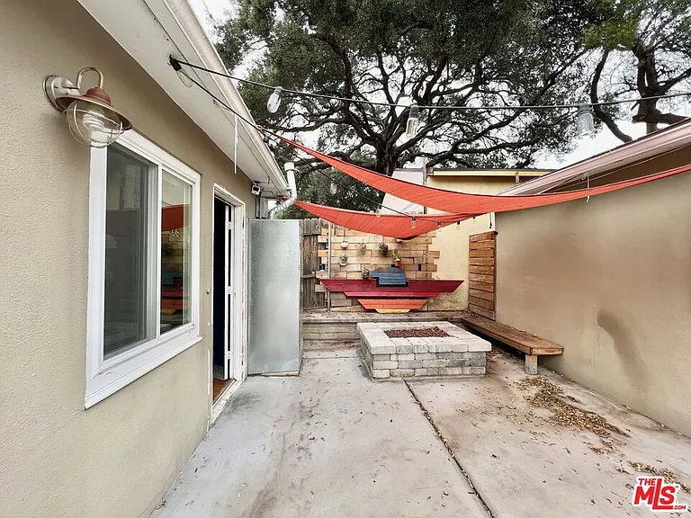 10006 Silverton Ave — Photo 11